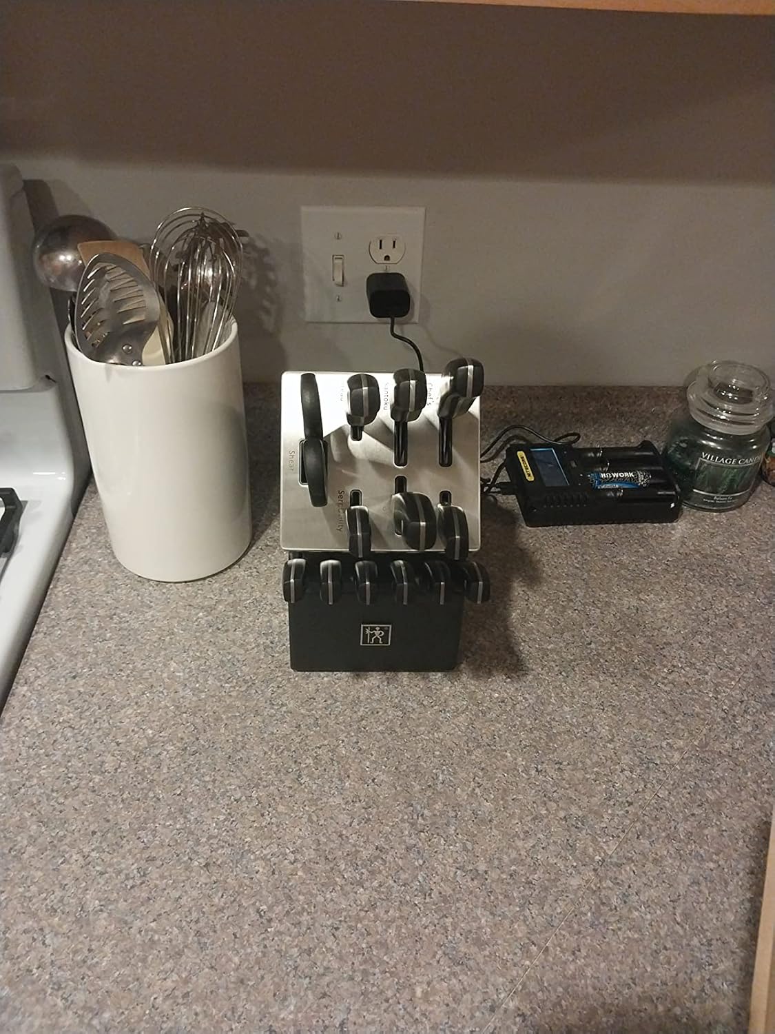 Henckels Definition 14-piece self-sharpening knife block product image with detailed view and professional lighting